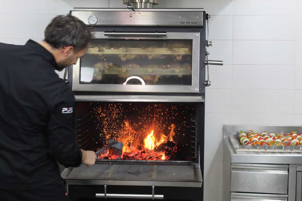 Pira Horno 90D LUX SD/ED para carbón y leña 195 comensales - Image 3